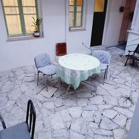 Στην Αυλή Της Ράχης Apartamento Kalamata Exterior foto