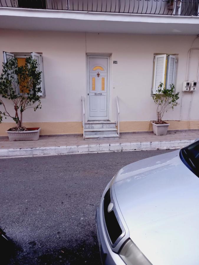 Στην Αυλή Της Ράχης Apartamento Kalamata Exterior foto
