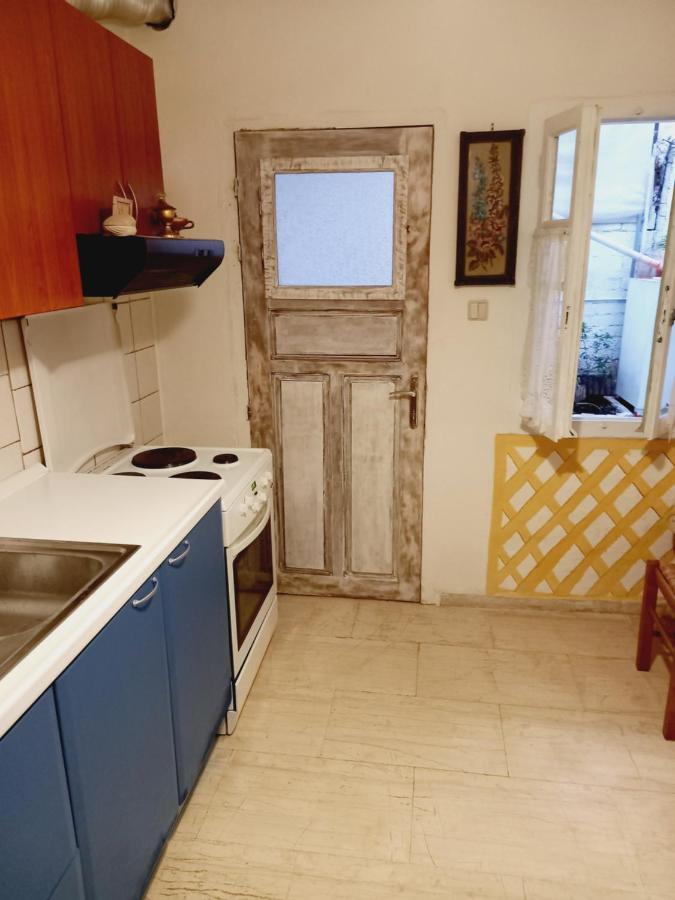 Στην Αυλή Της Ράχης Apartamento Kalamata Exterior foto