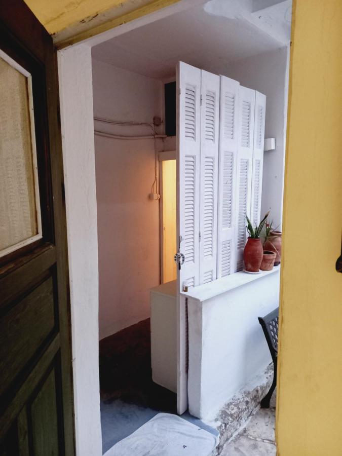 Στην Αυλή Της Ράχης Apartamento Kalamata Exterior foto