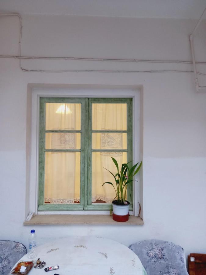 Στην Αυλή Της Ράχης Apartamento Kalamata Exterior foto