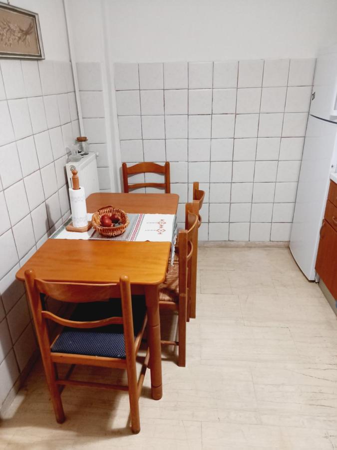 Στην Αυλή Της Ράχης Apartamento Kalamata Exterior foto