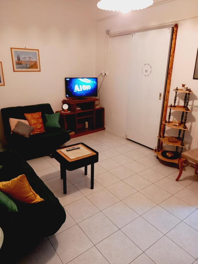 Στην Αυλή Της Ράχης Apartamento Kalamata Exterior foto