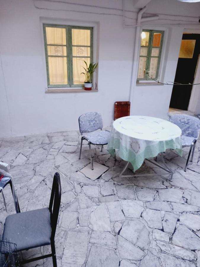 Στην Αυλή Της Ράχης Apartamento Kalamata Exterior foto