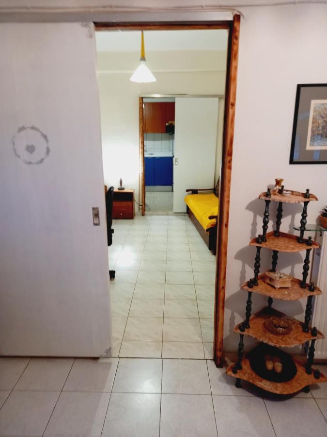 Στην Αυλή Της Ράχης Apartamento Kalamata Exterior foto