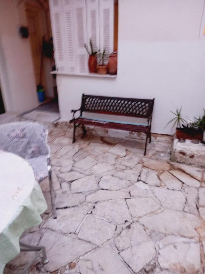 Στην Αυλή Της Ράχης Apartamento Kalamata Exterior foto