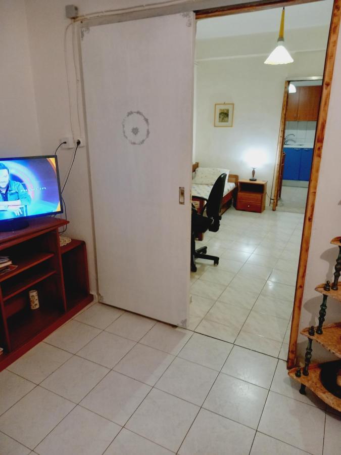 Στην Αυλή Της Ράχης Apartamento Kalamata Exterior foto